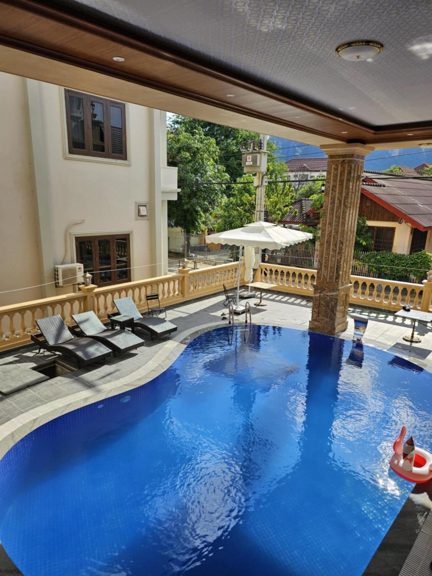 Sky Hotel Vang Vieng Extérieur photo