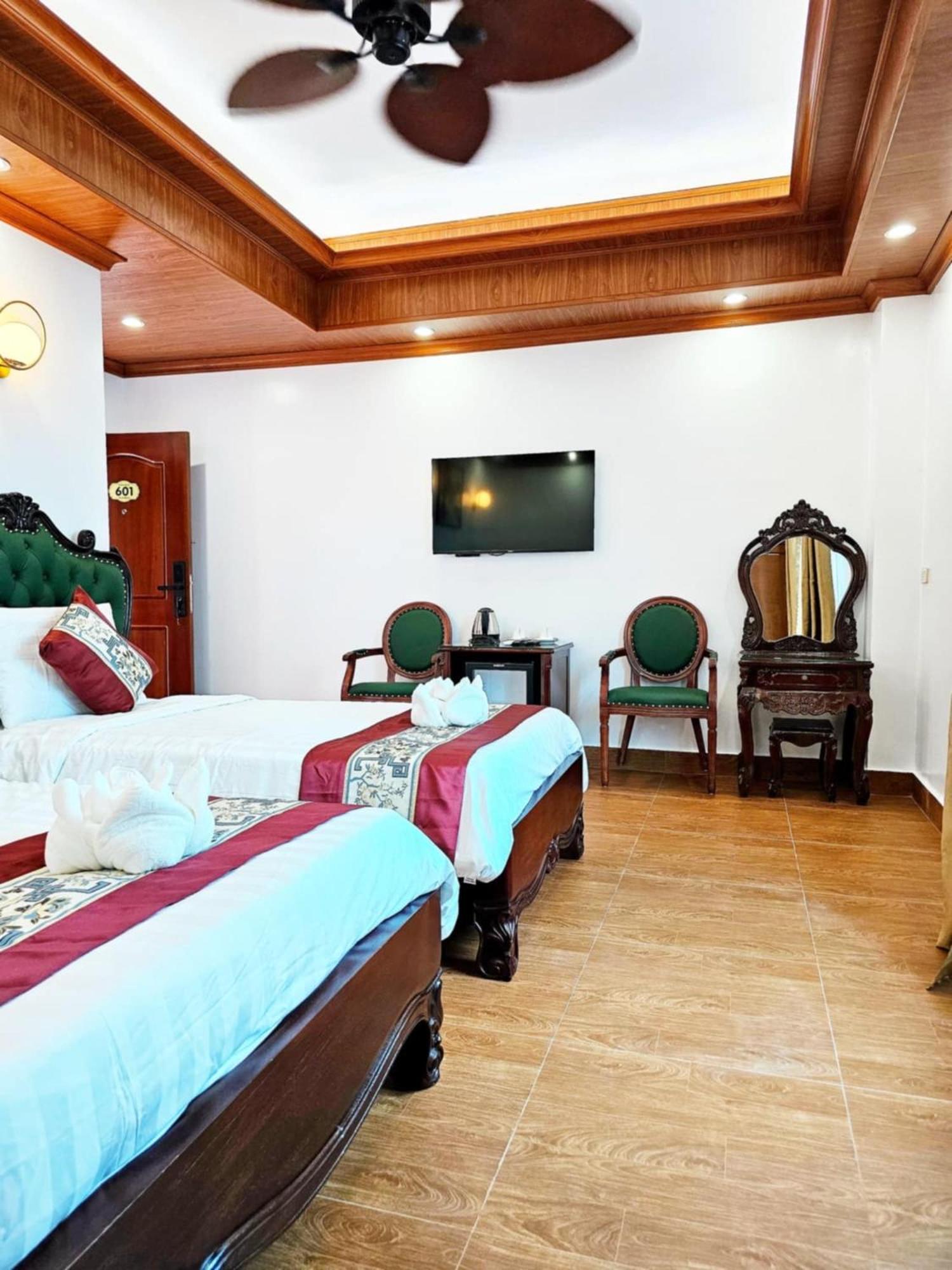 Sky Hotel Vang Vieng Extérieur photo