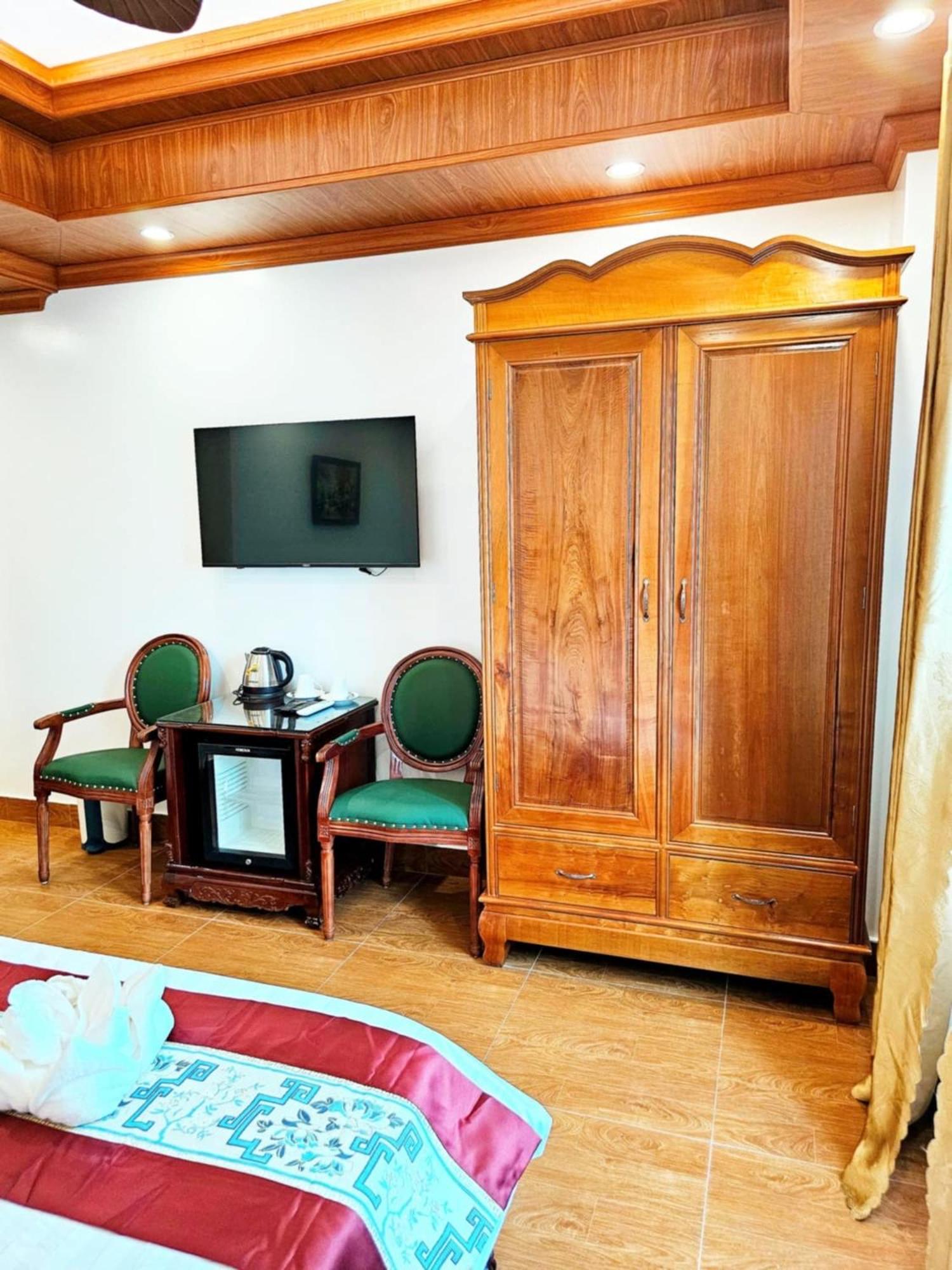 Sky Hotel Vang Vieng Extérieur photo