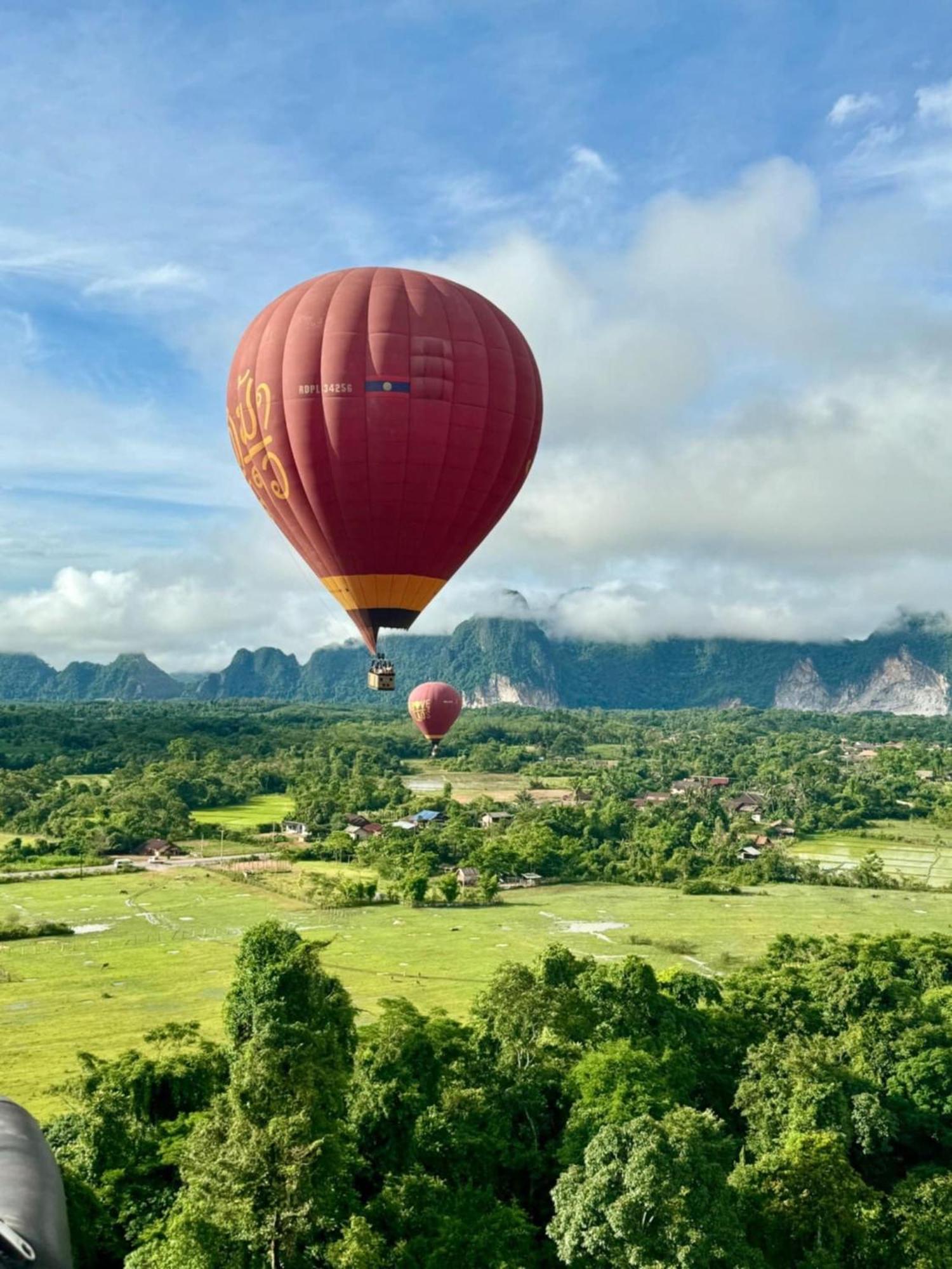 Sky Hotel Vang Vieng Extérieur photo