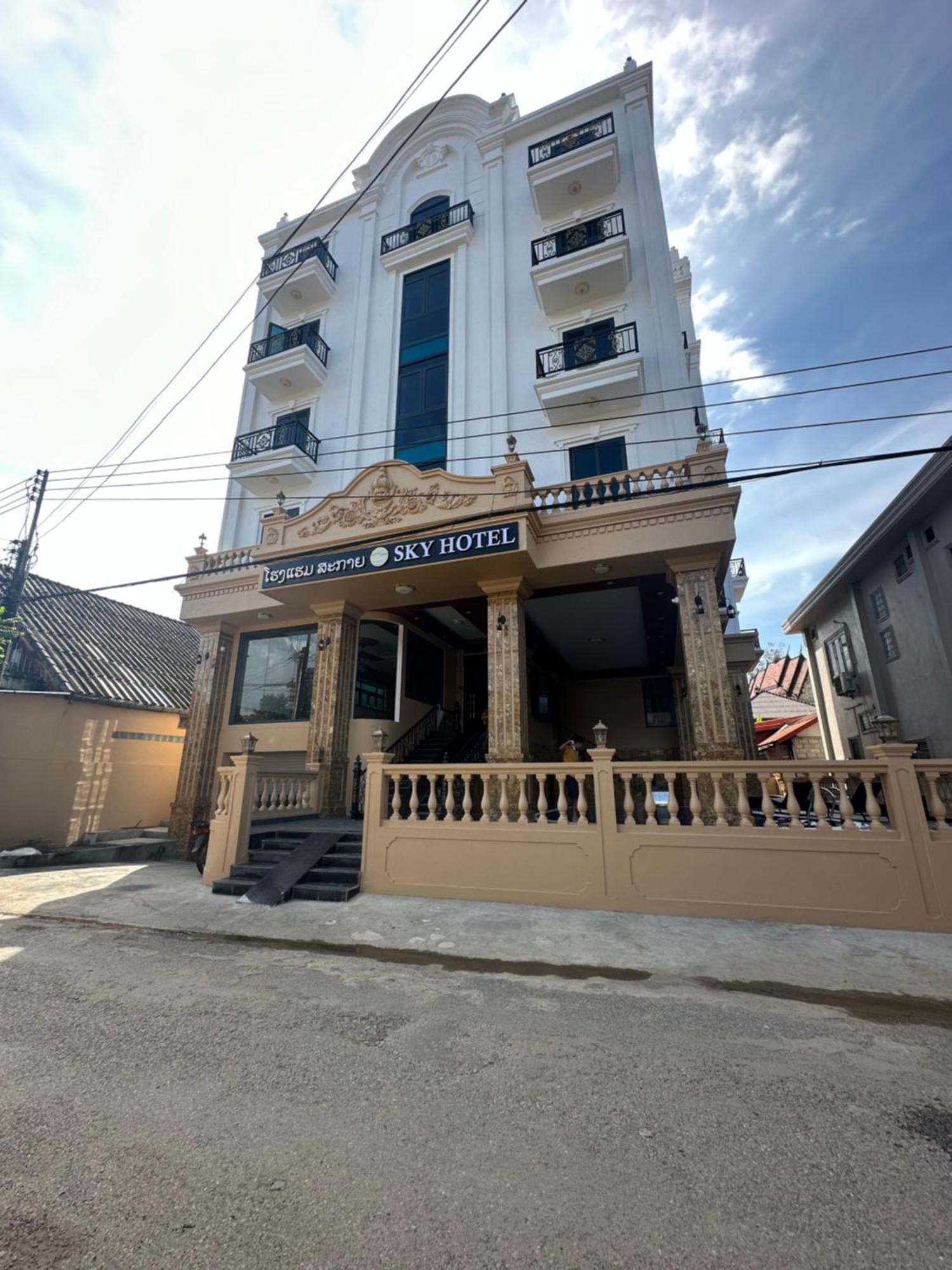 Sky Hotel Vang Vieng Extérieur photo